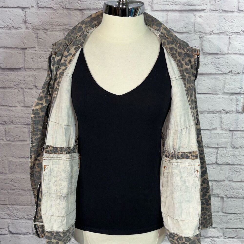 POL Women's Leopard Cheetah Print Distressed Cargo Jacket Size L - Picture 8 of 15